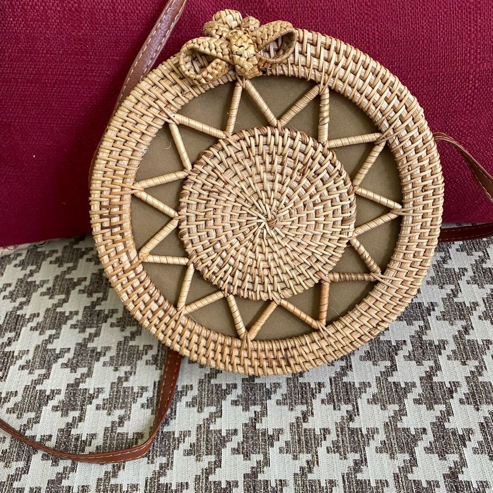 Hand Crafted ratan Bag - Picture 3 of 5